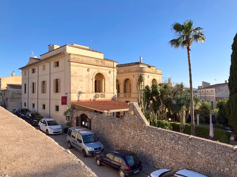 Casa señorial con hotel y restaurante