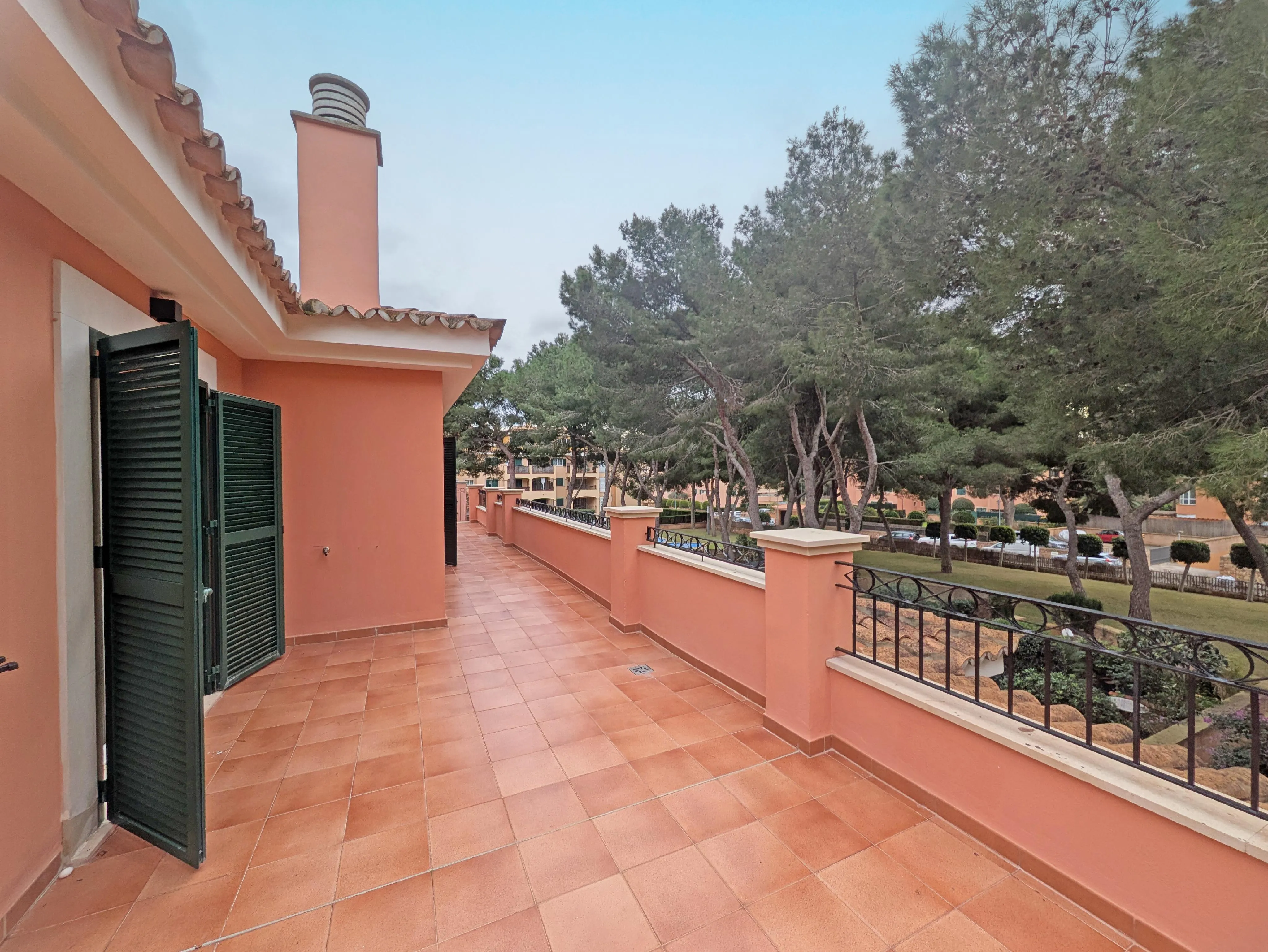 Charmant appartement mansardé avec grande terrasse privée-7