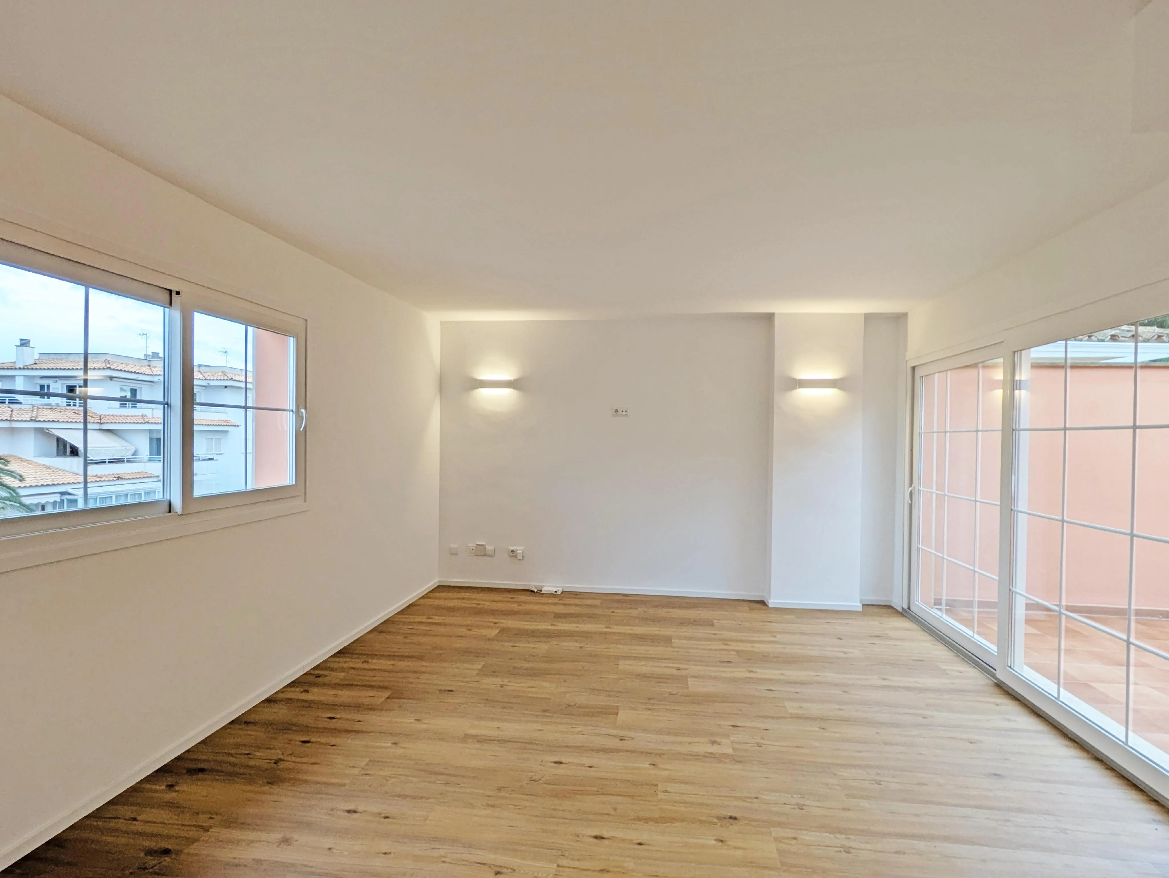 Charmant appartement mansardé avec grande terrasse privée-8