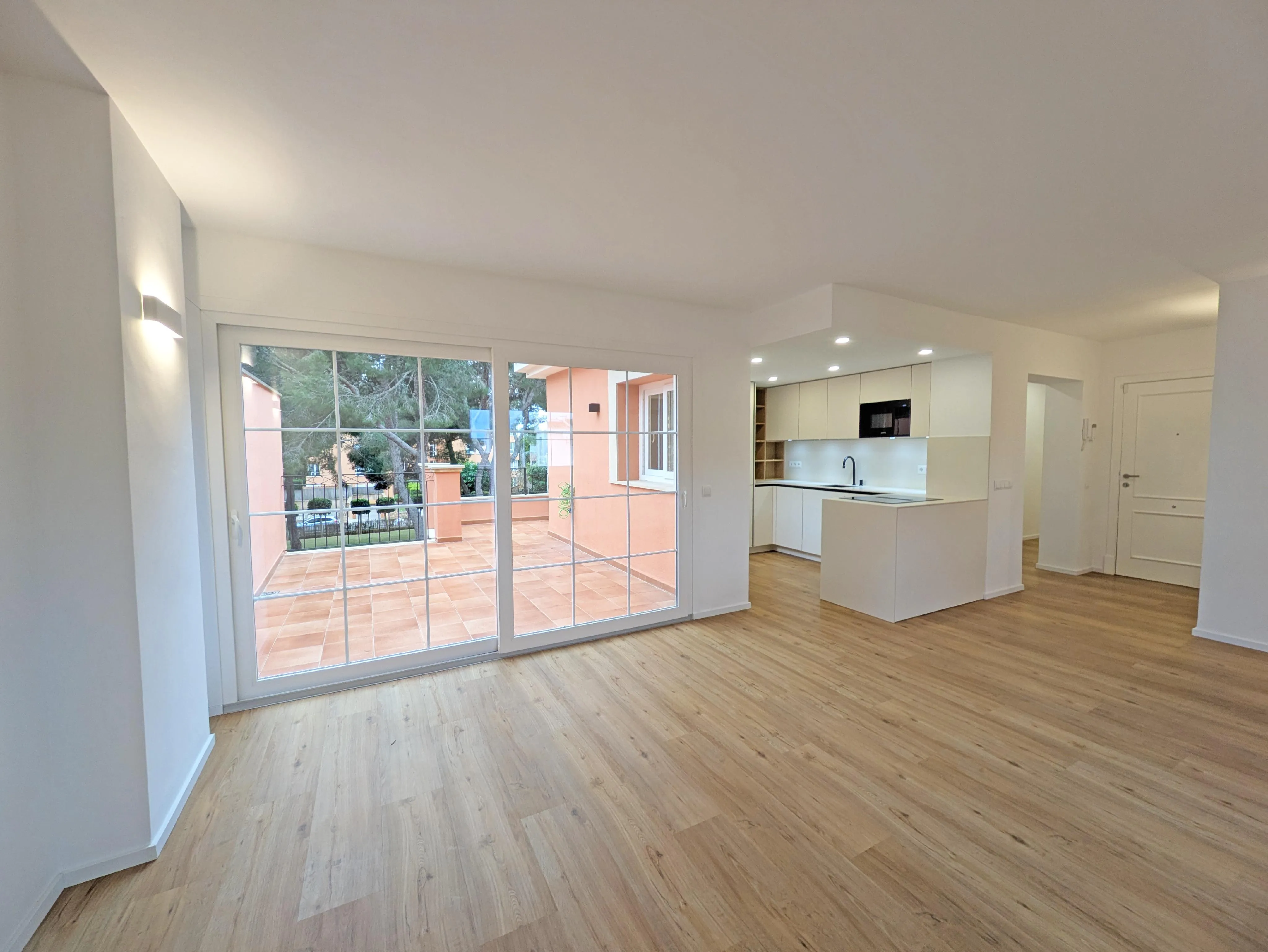 Charmant appartement mansardé avec grande terrasse privée-2