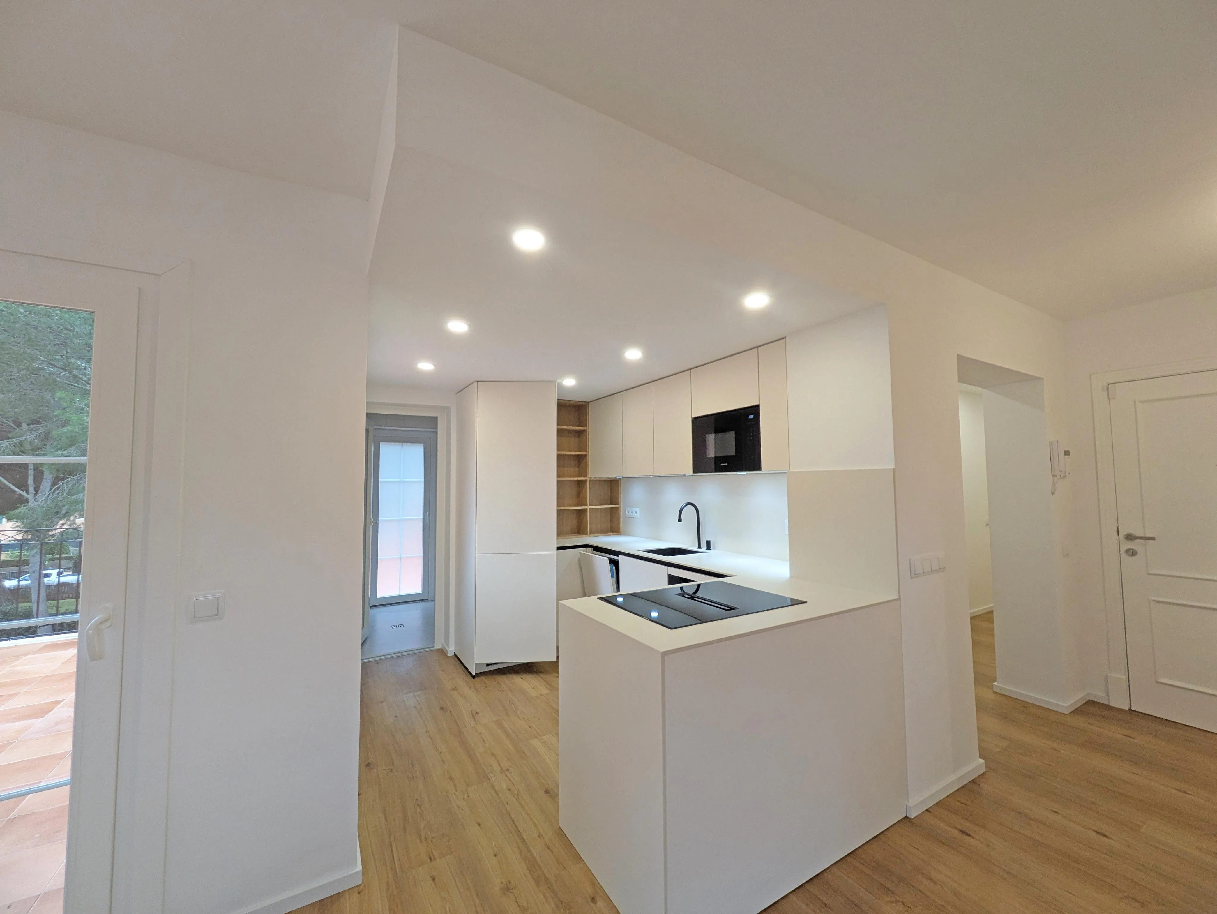 Charmant appartement mansardé avec grande terrasse privée-3