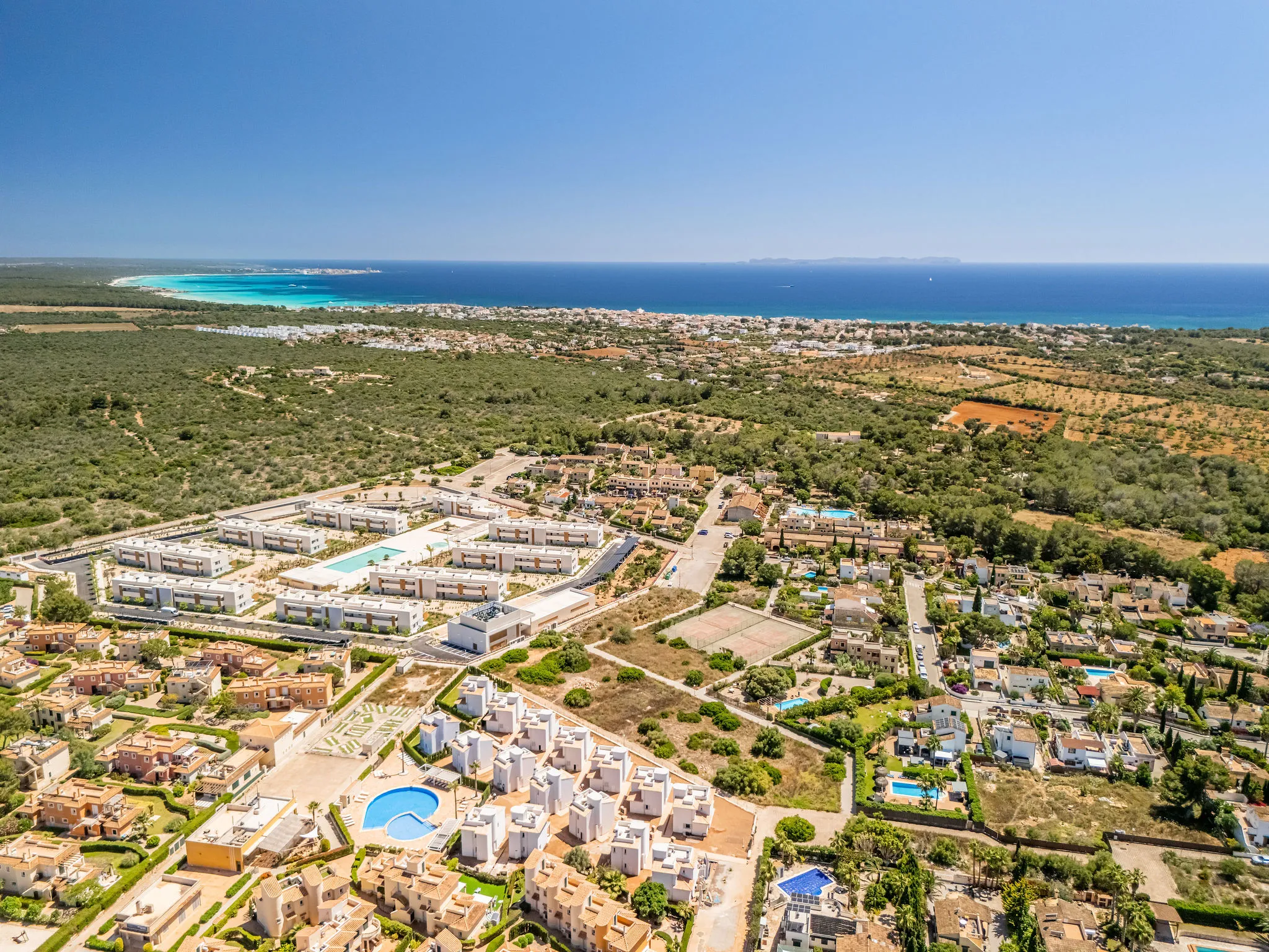 Современная недавно построенная вилла недалеко от Эс Тренк-4