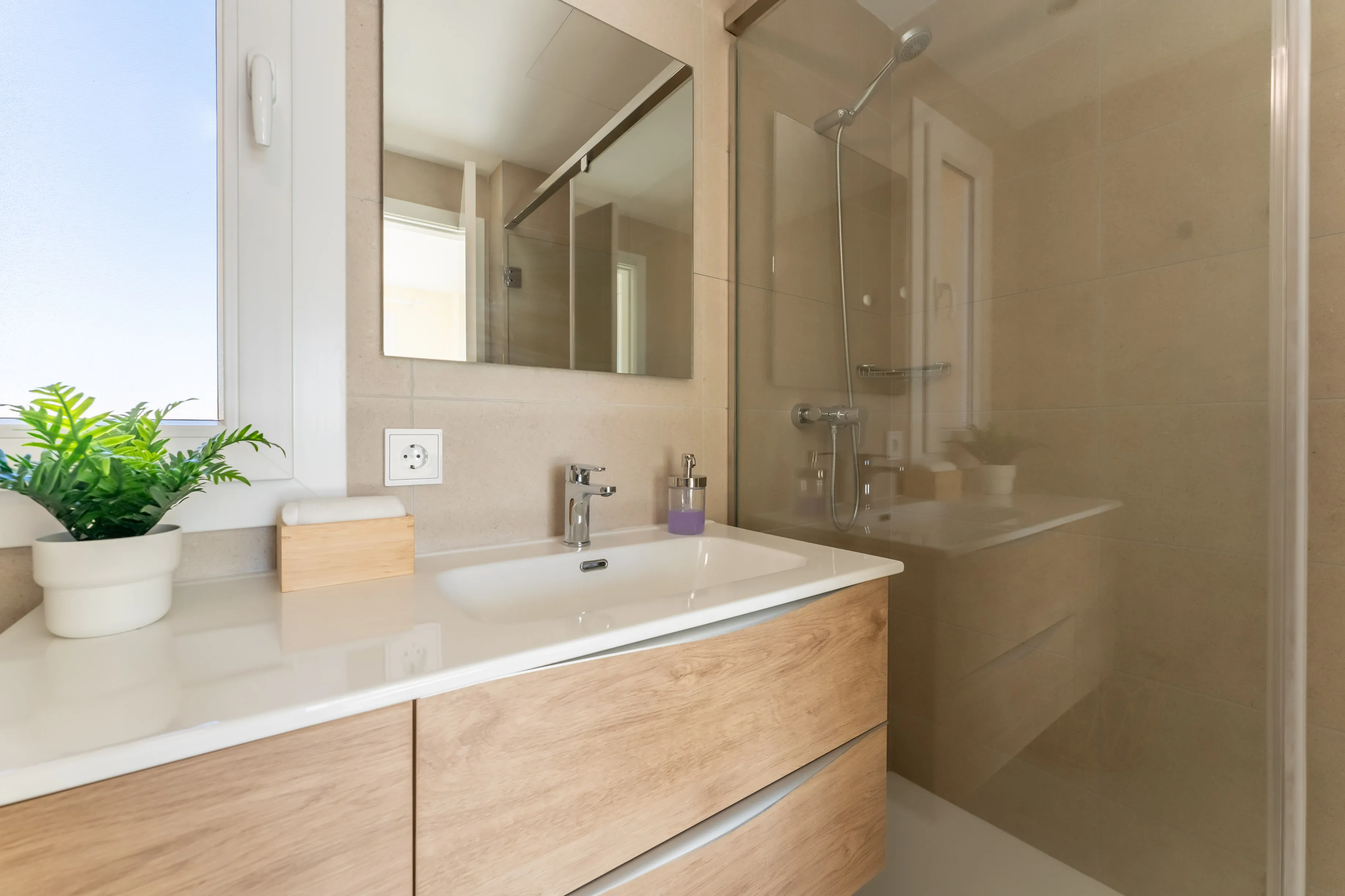 Современная недавно построенная вилла недалеко от Эс Тренк-12