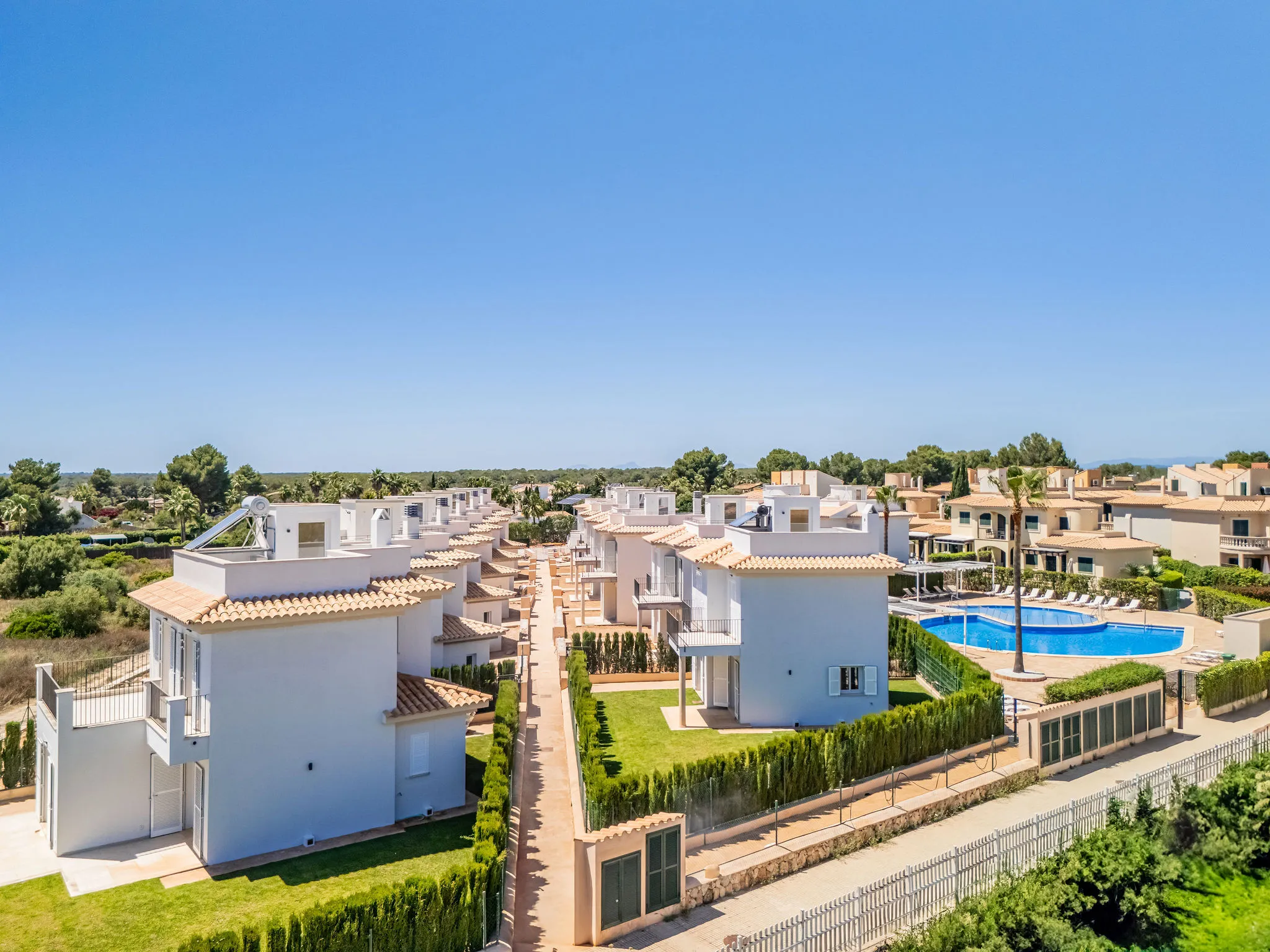 Современная недавно построенная вилла недалеко от Эс Тренк-14