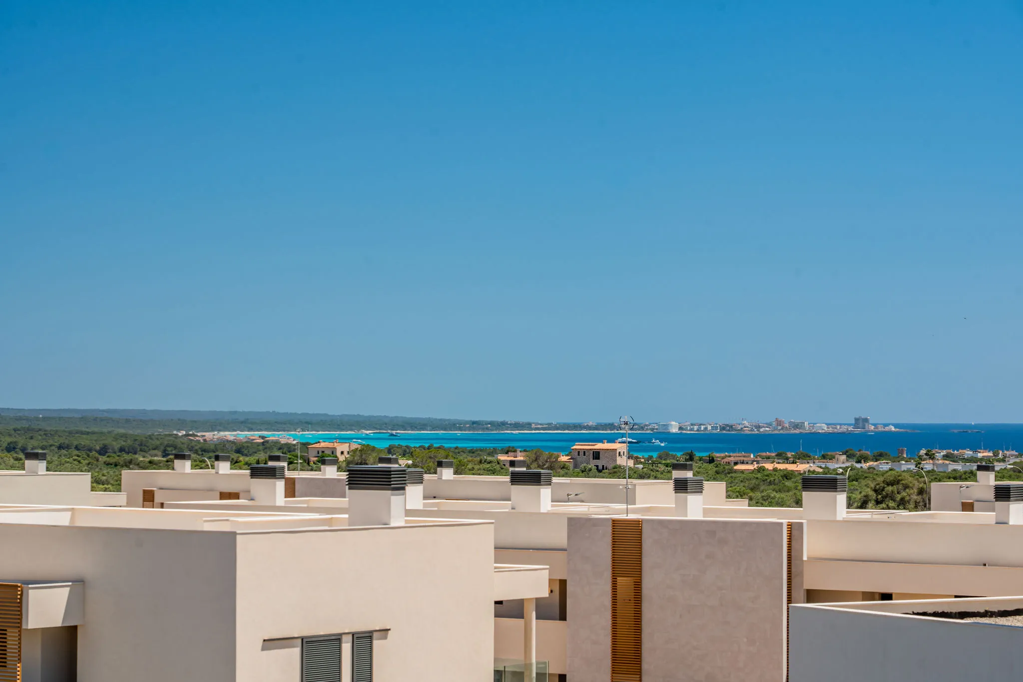 Современная недавно построенная вилла недалеко от Эс Тренк-13