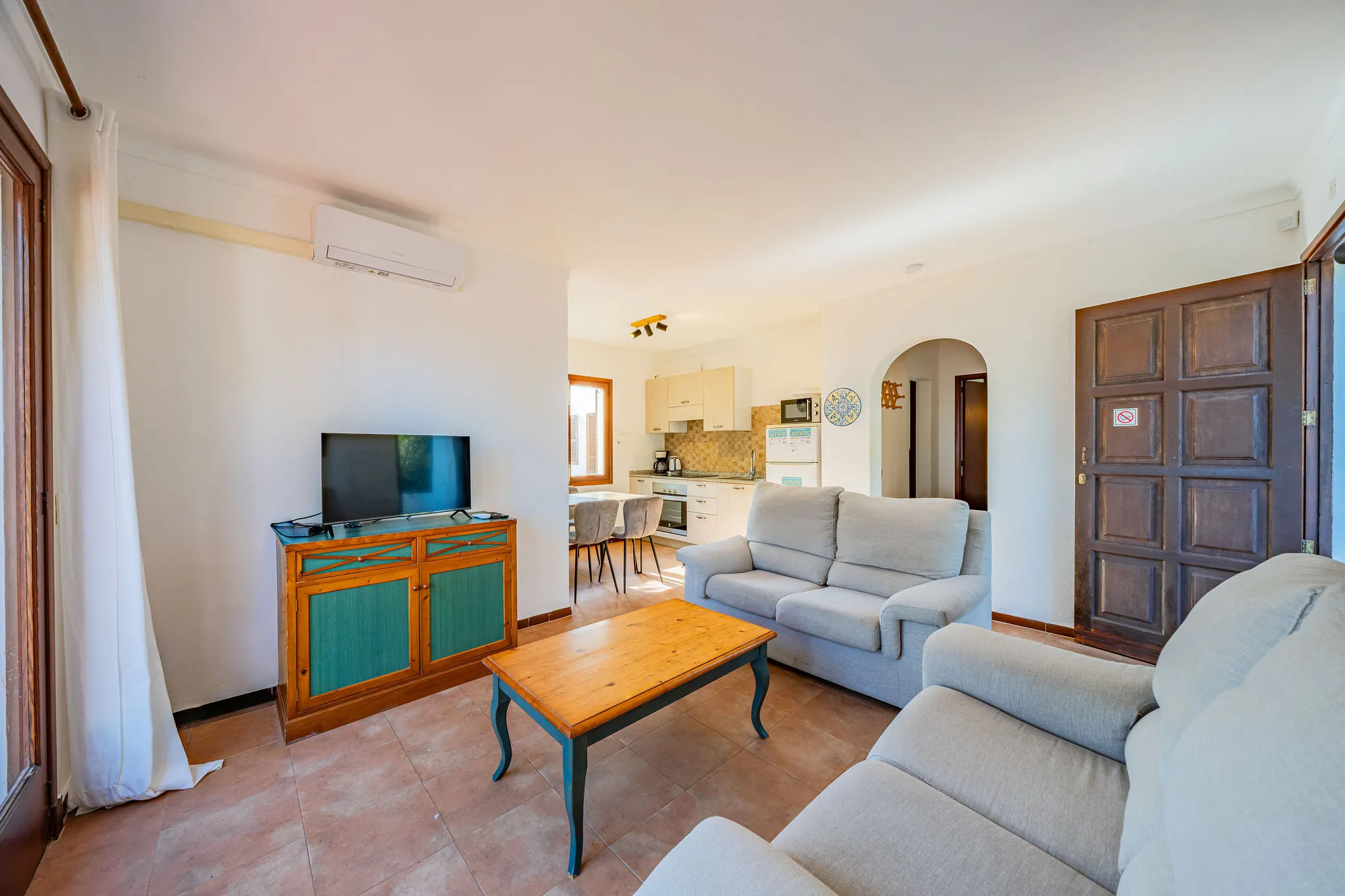 Dos edificis d'apartaments a peu de platja-3