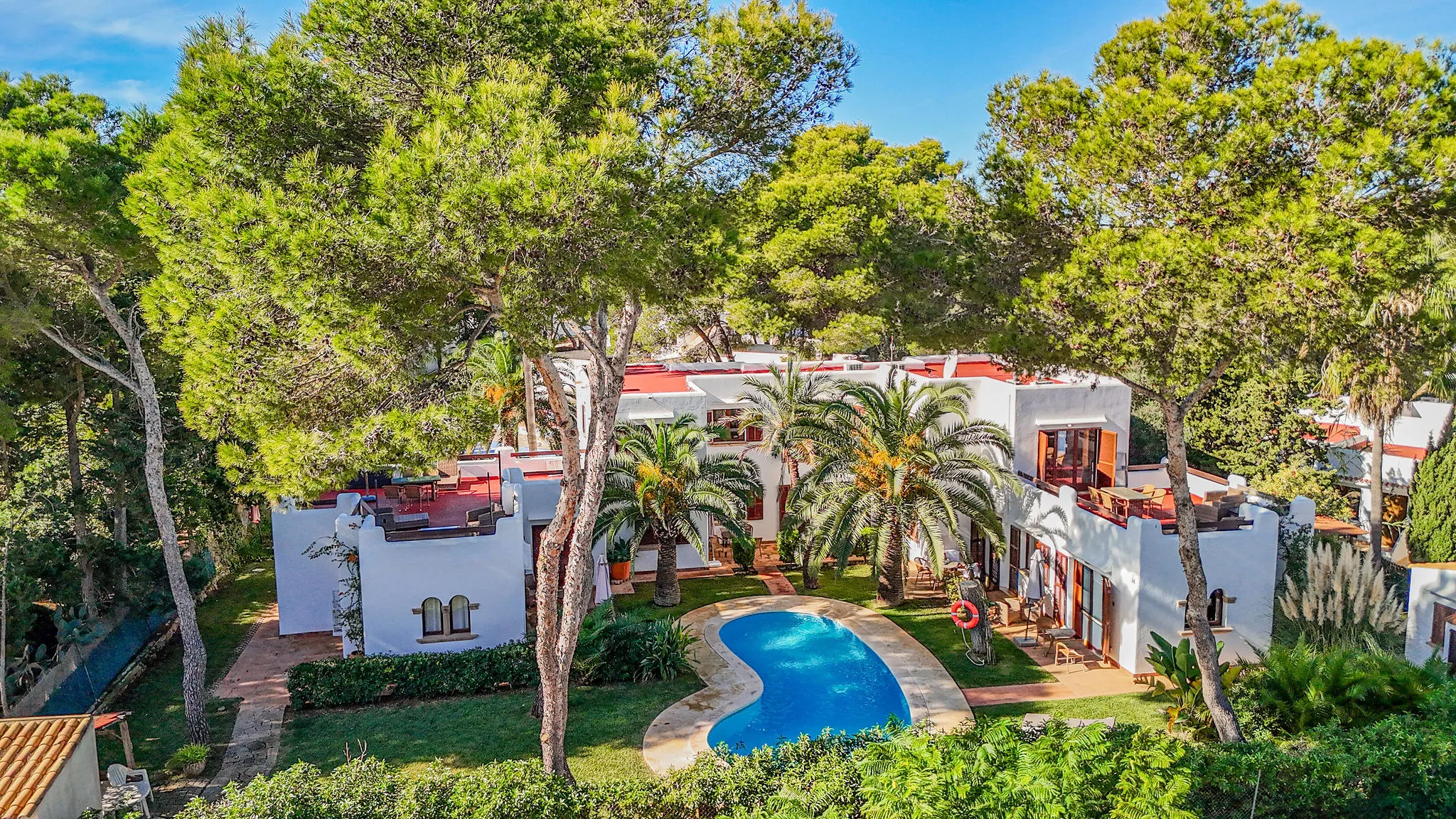 Dos edificis d'apartaments a peu de platja-21