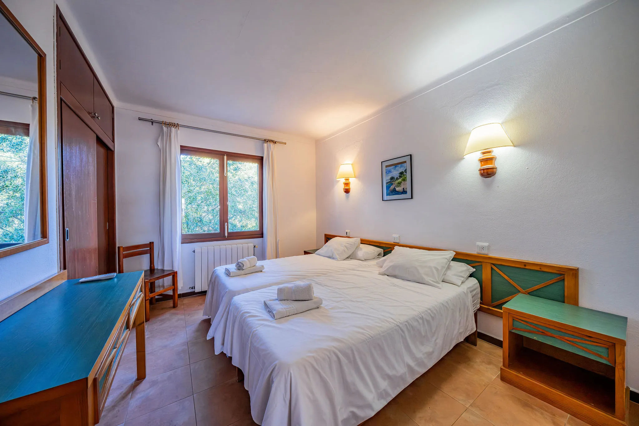 To boligblokke i gåafstand fra stranden-7