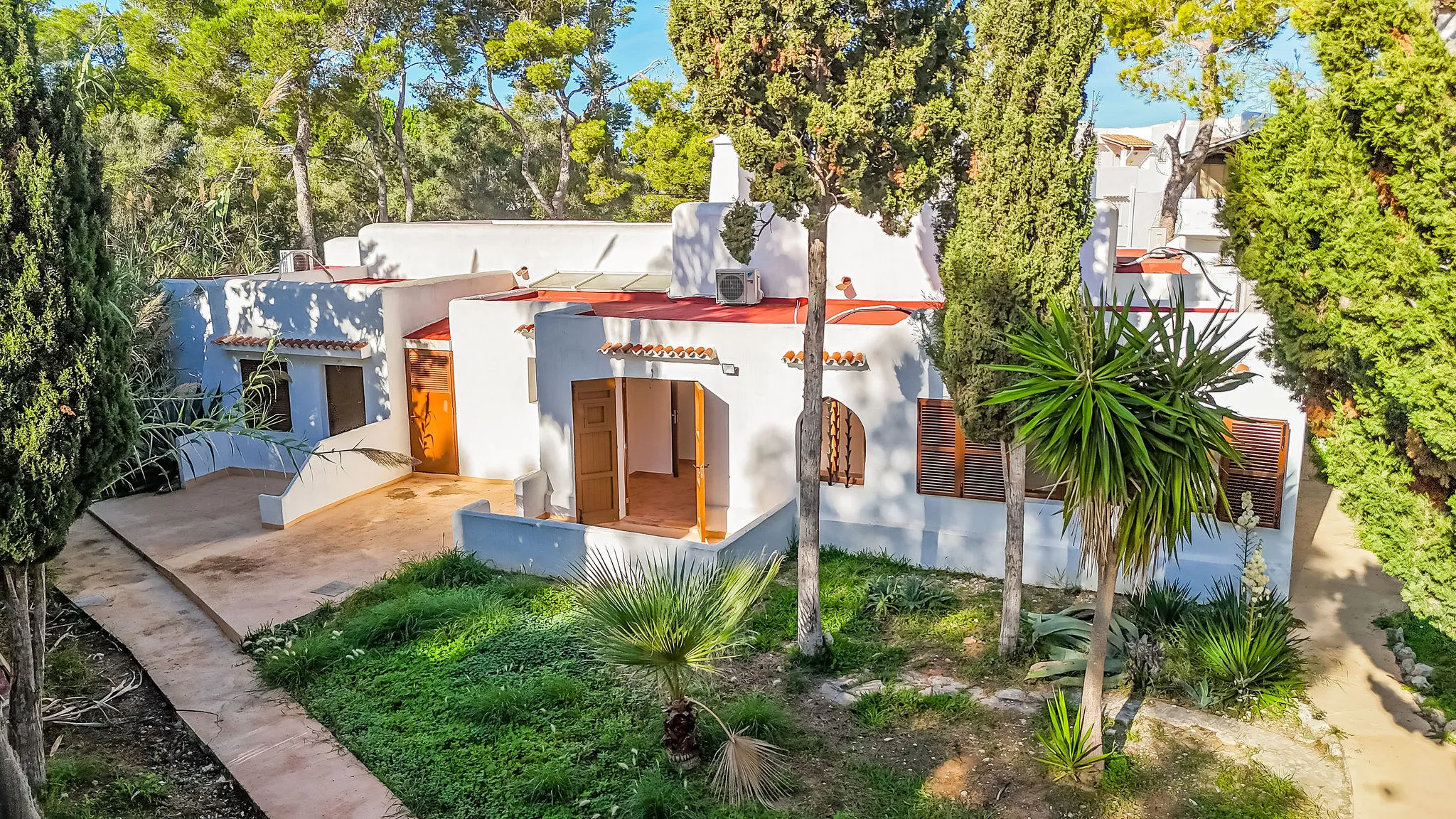 To boligblokke i gåafstand fra stranden-32