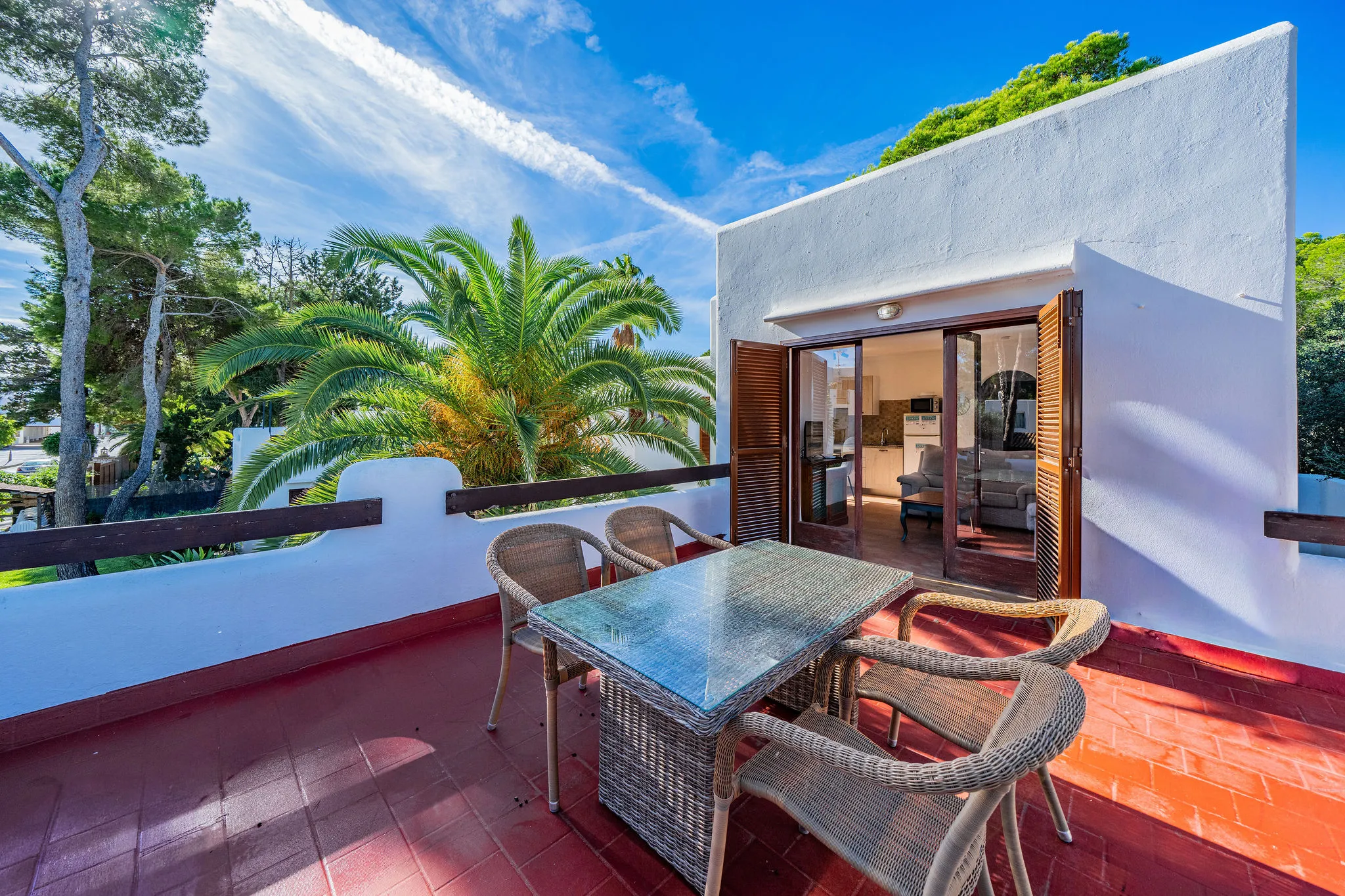 Dos edificis d'apartaments a peu de platja-12