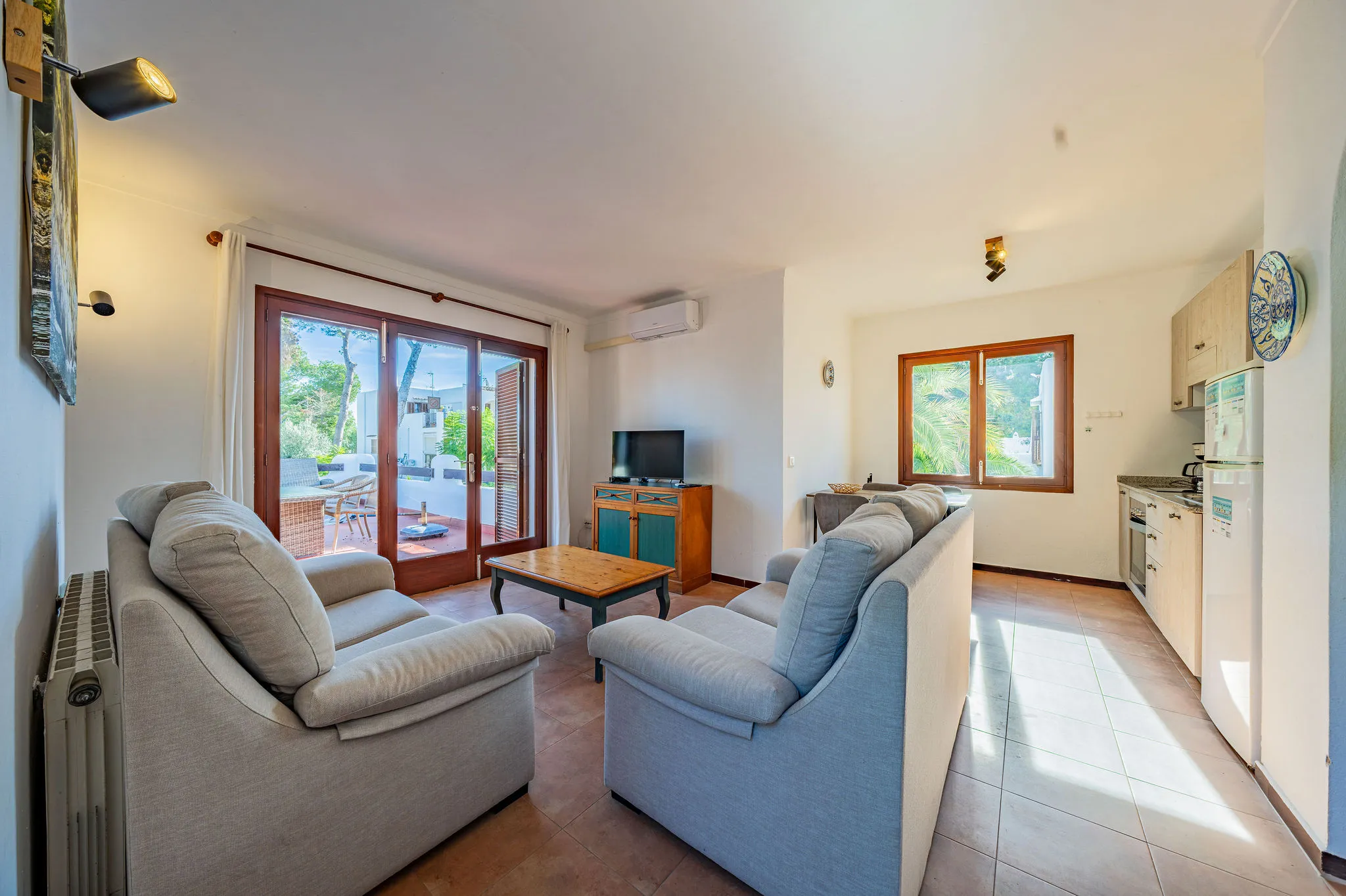 To boligblokke i gåafstand fra stranden-5