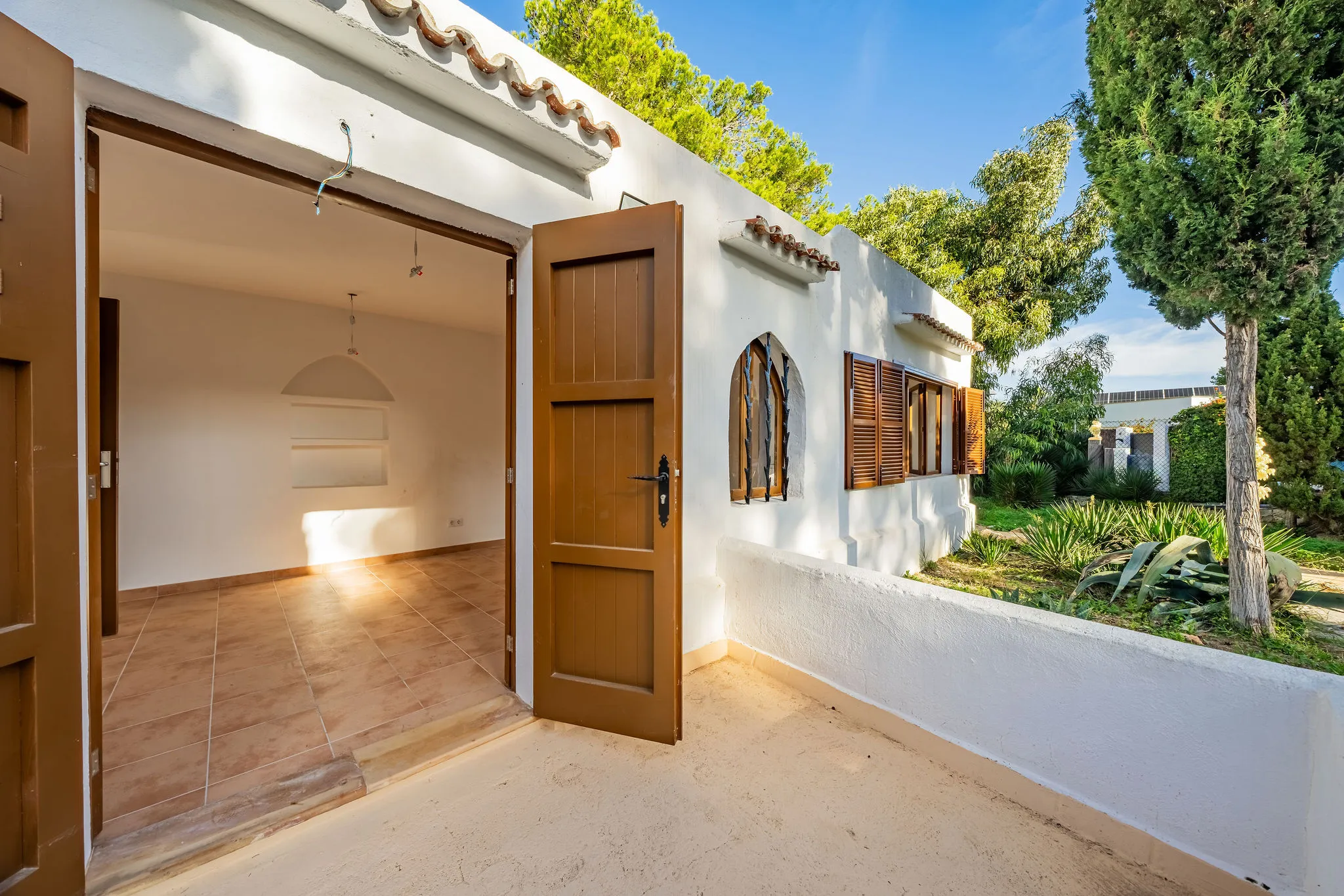 To boligblokke i gåafstand fra stranden-24