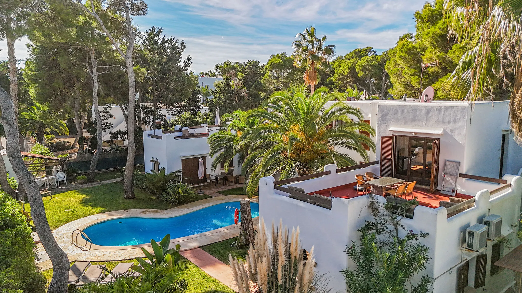 Dos edificis d'apartaments a peu de platja-13