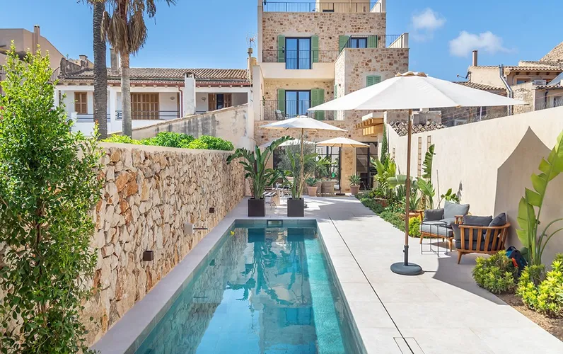 Stylowa kamienica z praktyczną windą i tarasem na dachu