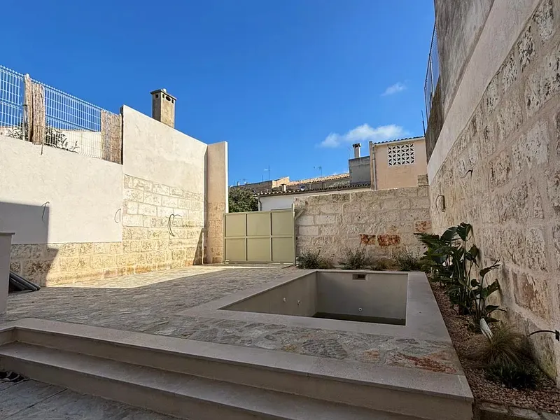 Impresionante casa pueblo con piscina-14
