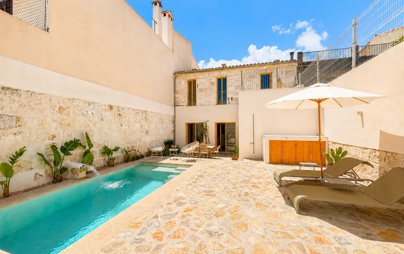 Impresionante casa pueblo con piscina