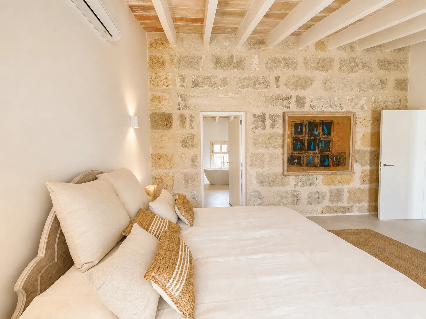 Stunning house offering both comfort and luxury-14