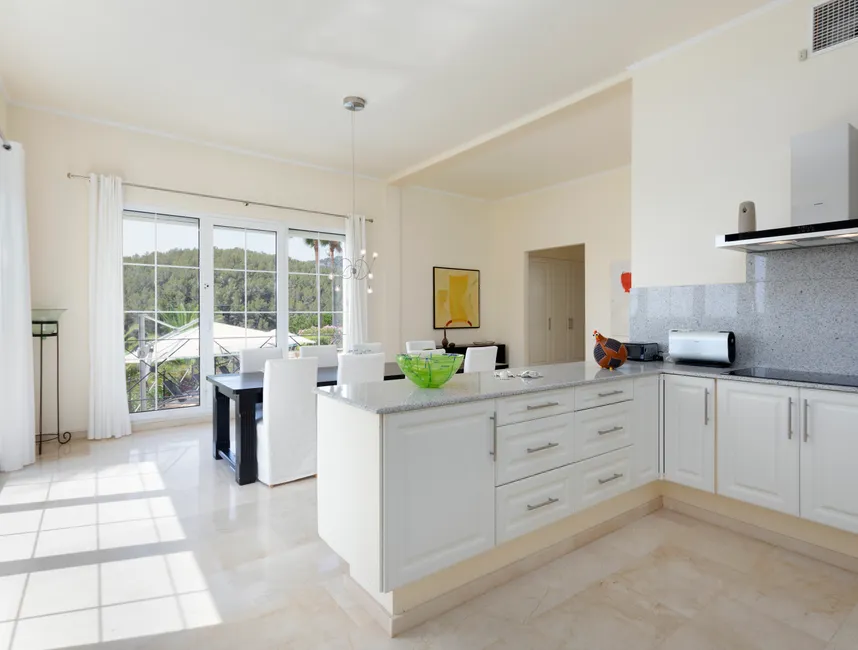 Spacious holiday villa in Son Vida with views over Palma-16