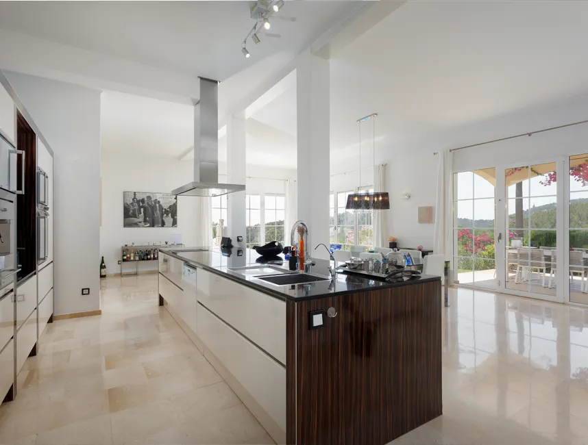 Spacious holiday villa in Son Vida with views over Palma-12