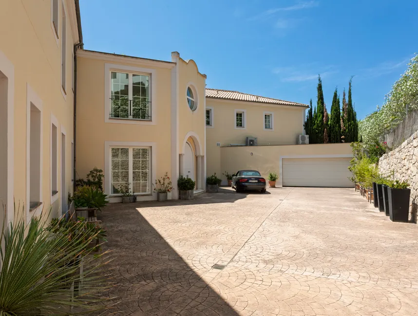 Spacious holiday villa in Son Vida with views over Palma-36