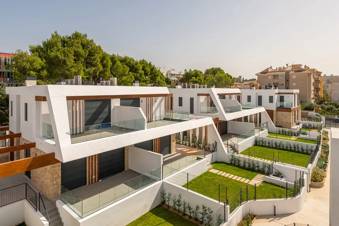 Nueva casa adosada con jardín cerca del mar-10
