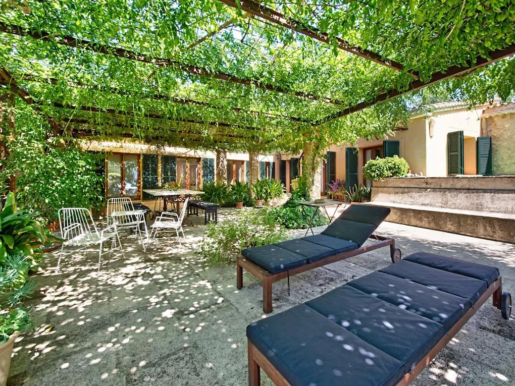 Charmerende finca i ét plan med idyllisk have-12