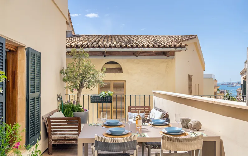 Appartement parfaitement entretenu dans un endroit calme avec terrasse ensoleillée