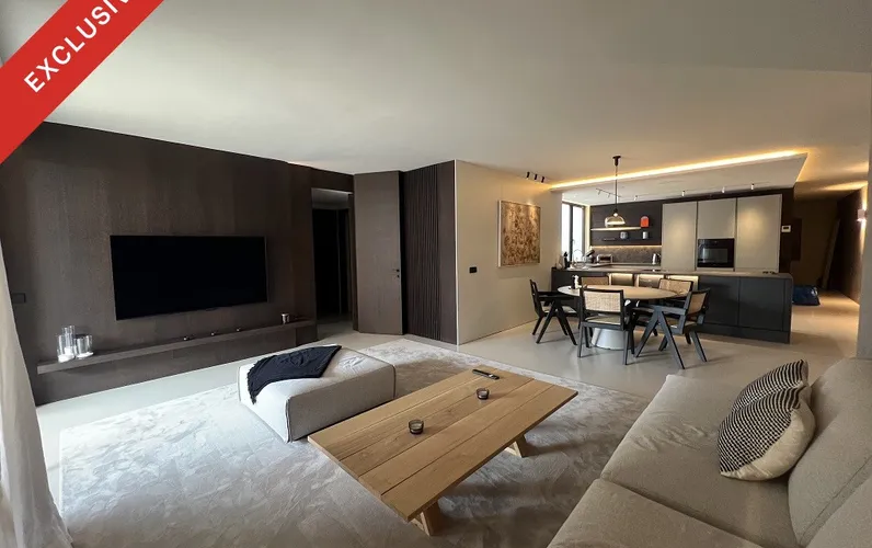 Luxuriös renovierte Wohnung mit Terrasse und Aufzug nahe des El Corte Inglés