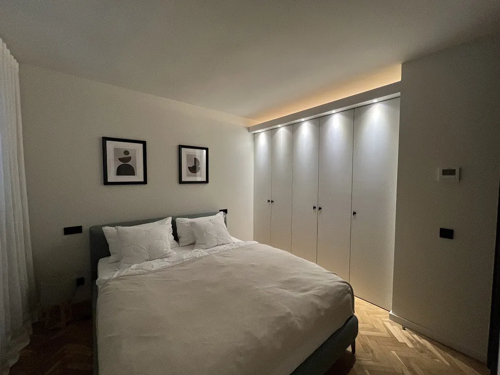 Renoveret lejlighed med terrasse og elevator uden for den gamle bydel-6