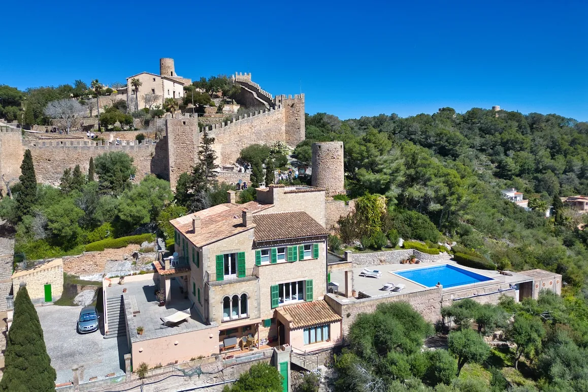 Uniek dorpshuis op een uitstekende locatie onder het kasteel van Capdepera met uitzicht op zee-14