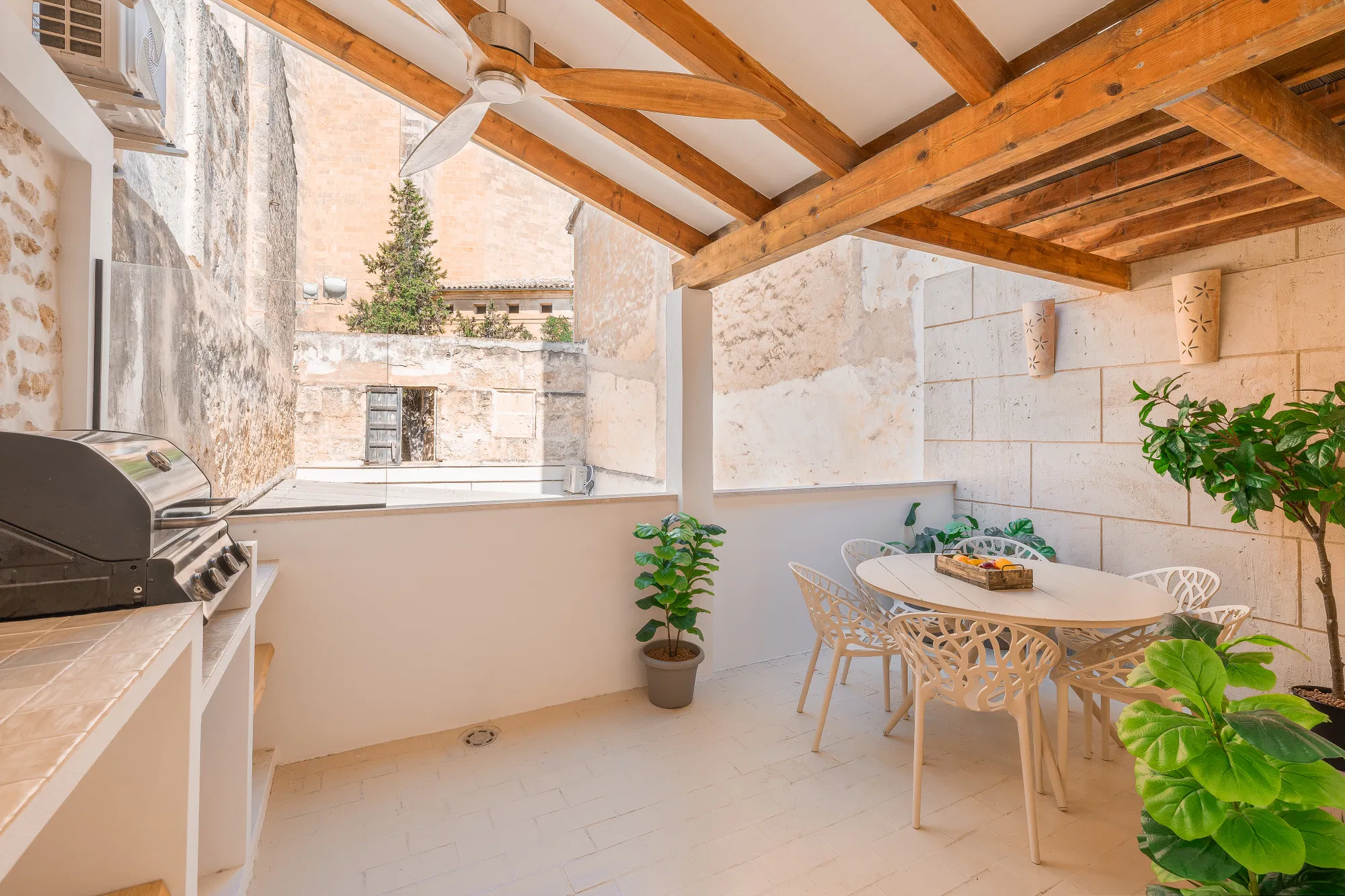 Appartamento di design con terrazza sulla piazza del paese a Llucmajor-1