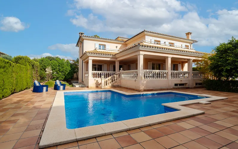 Exclusive family villa with private pool oasis in Sa Cabaneta