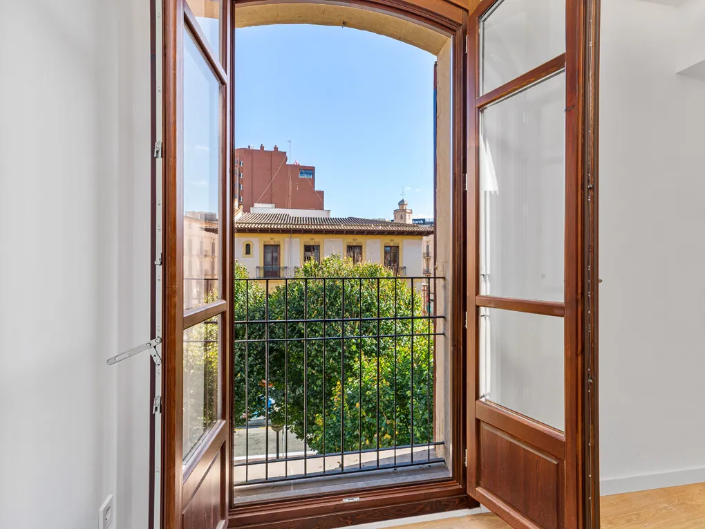 Modern renovated apartment with elevator in Sindicato-3
