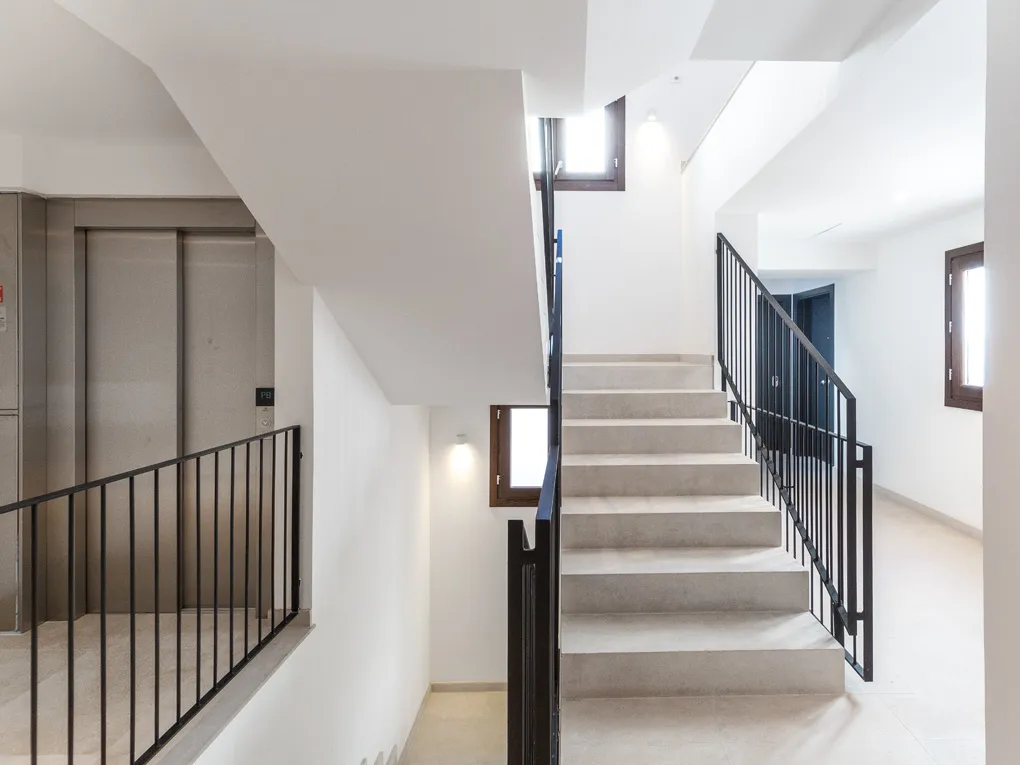 Modern renovated apartment with elevator in Sindicato-9