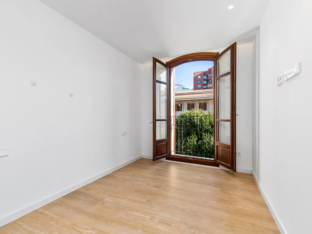 Modern renovated apartment with elevator in Sindicato-7