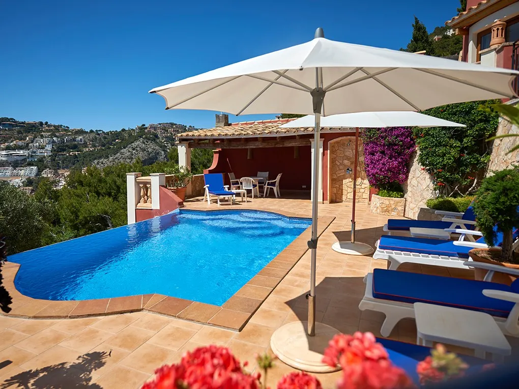 Soleggiato appartamento per vacanze con vista panoramica sul mare e piscina-9