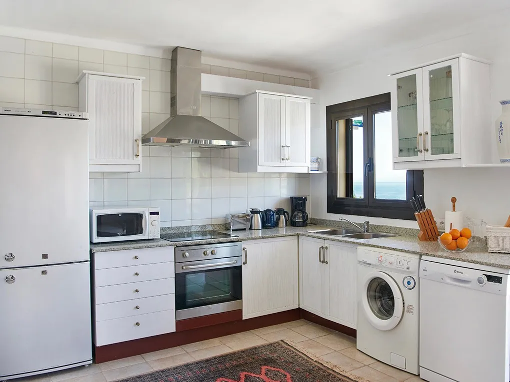 Soleggiato appartamento per vacanze con vista panoramica sul mare e piscina-15