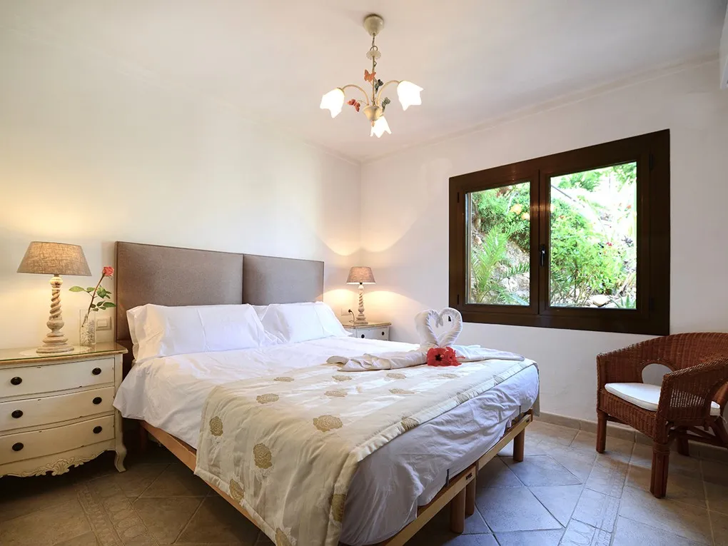 Soleggiato appartamento per vacanze con vista panoramica sul mare e piscina-11