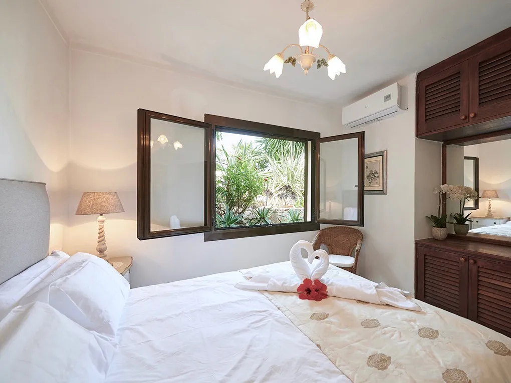 Soleggiato appartamento per vacanze con vista panoramica sul mare e piscina-8