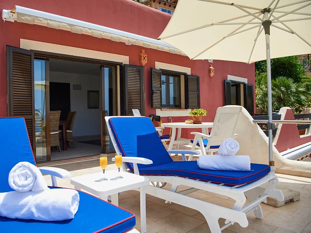 Soleggiato appartamento per vacanze con vista panoramica sul mare e piscina-7