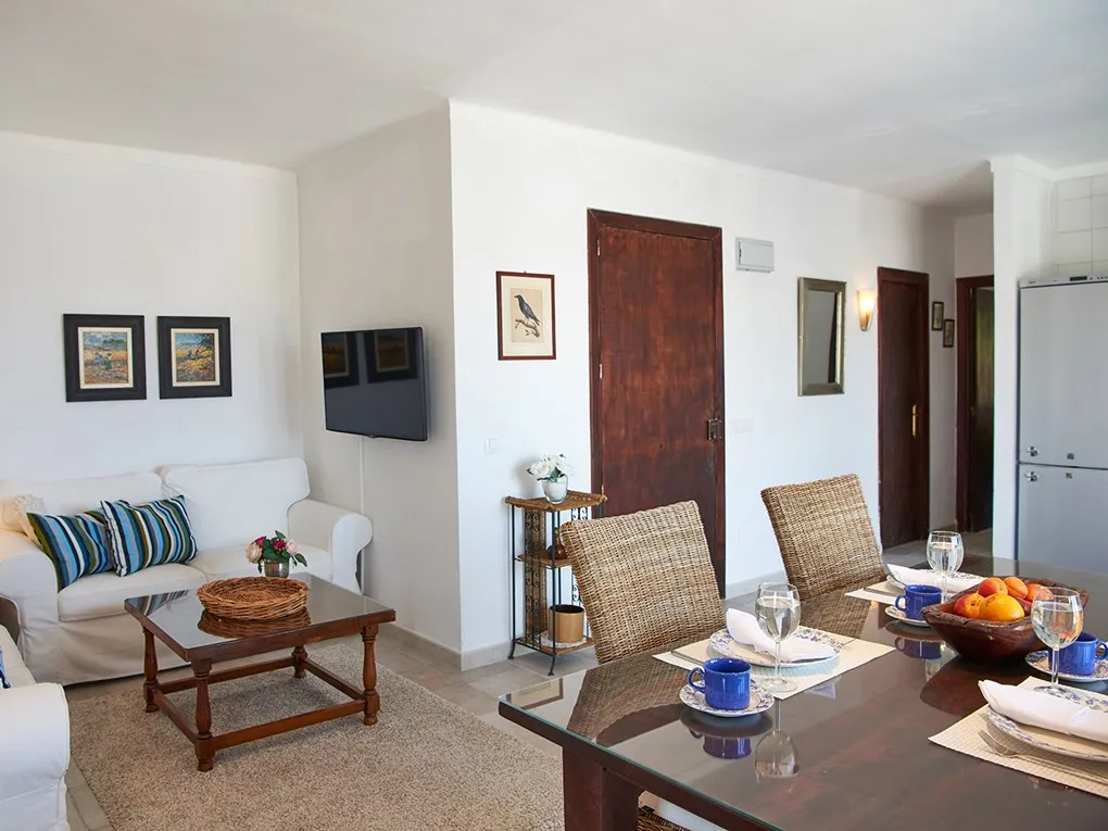 Soleggiato appartamento per vacanze con vista panoramica sul mare e piscina-10