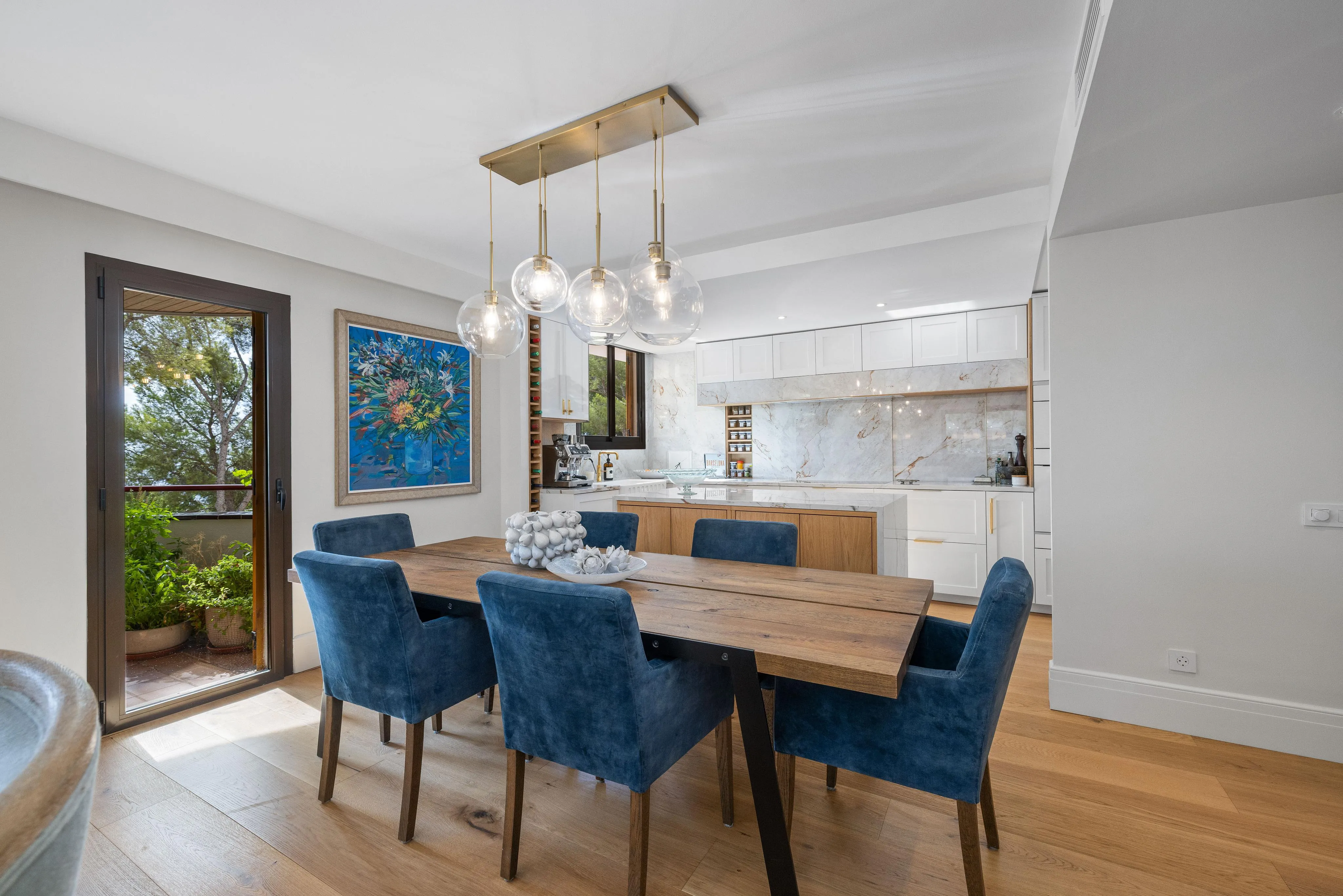 Spacious sea view apartment-6