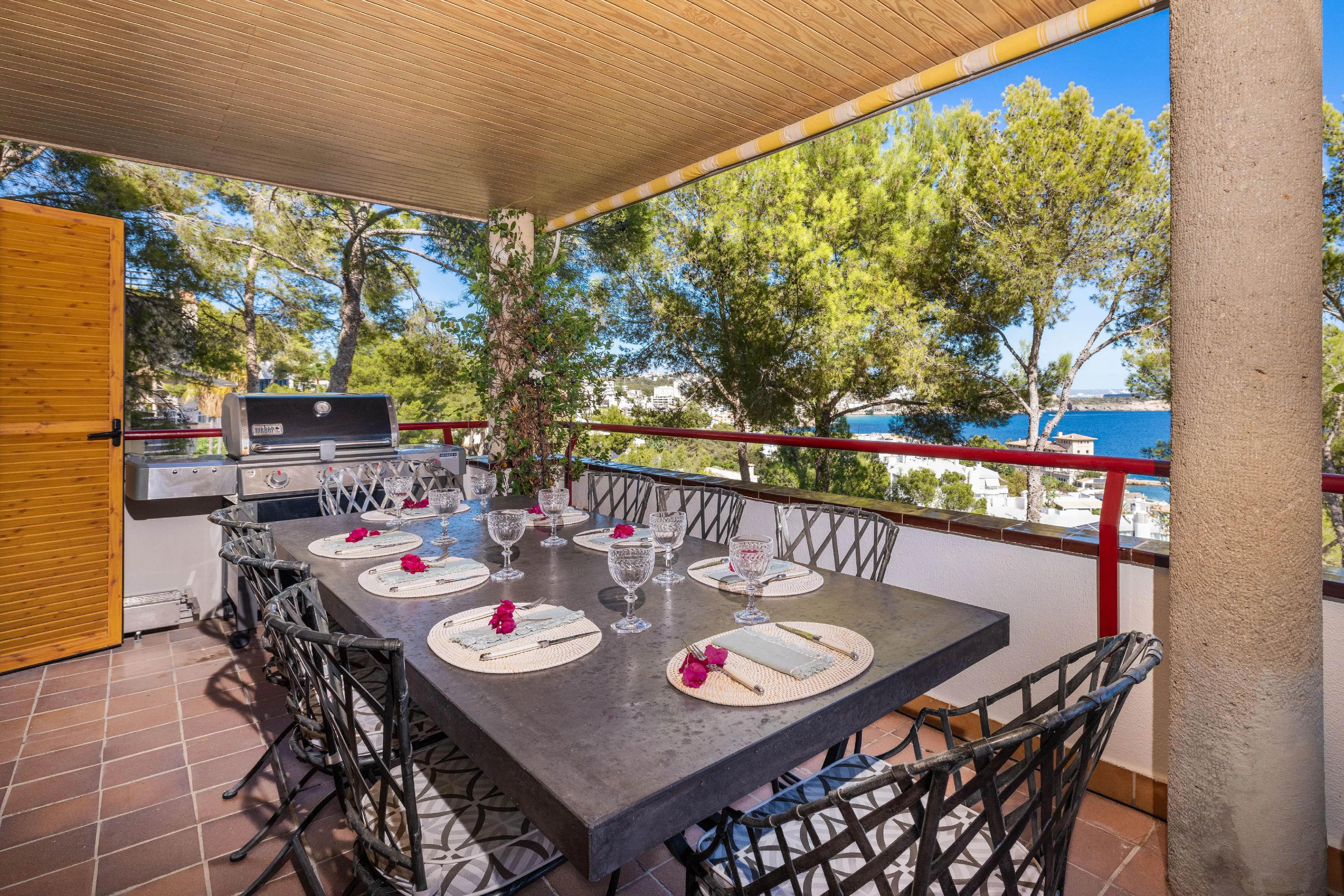 Amplio apartamento con vistas al mar-2