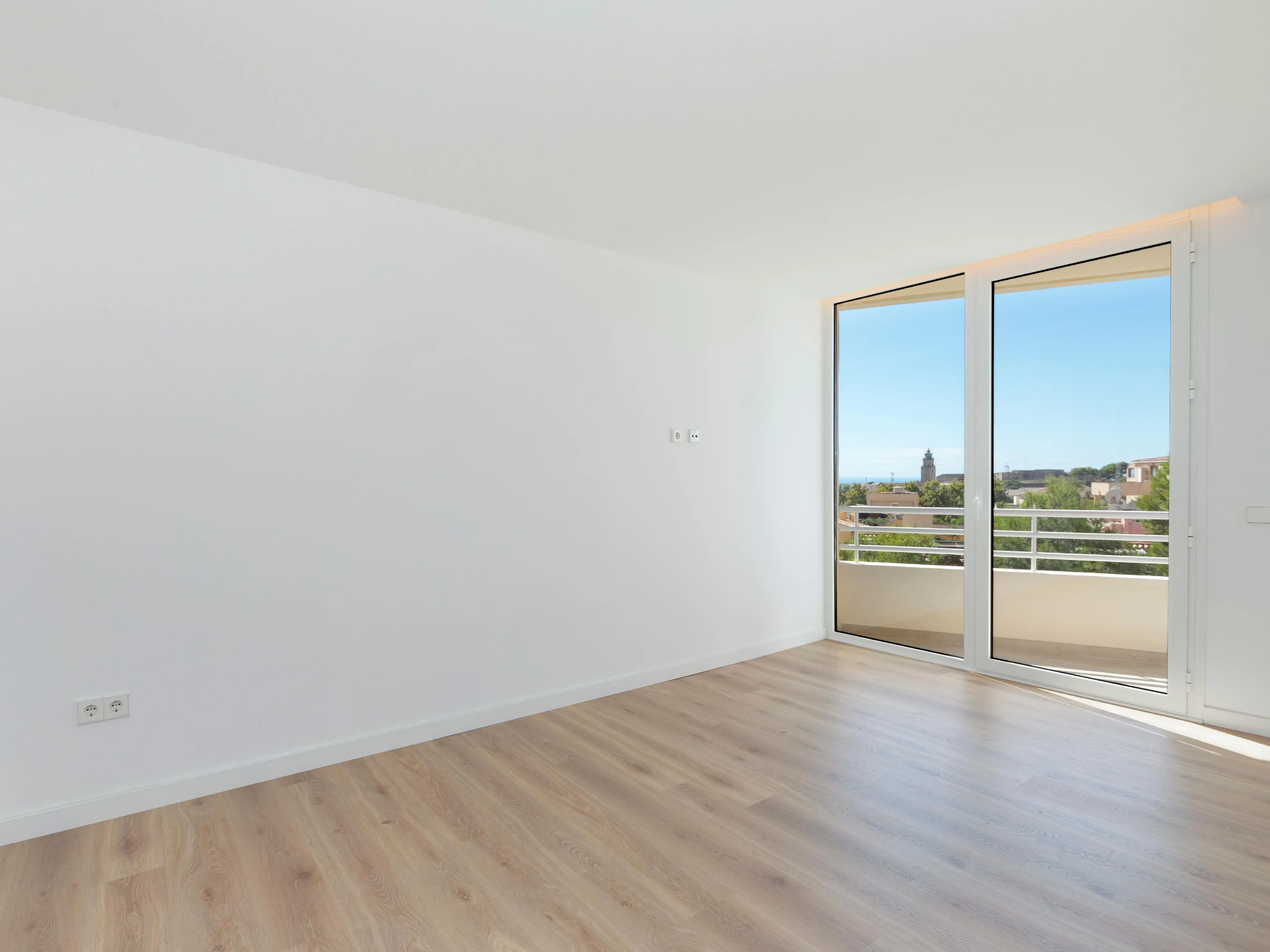 Bright and spacious renovated apartment-16