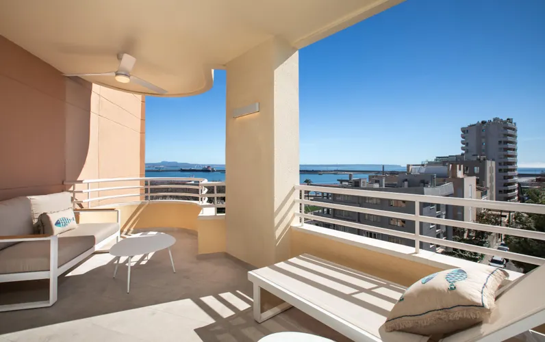 Espectacular apartamento reformado con vistas frontales al mar en Paseo Marítimo