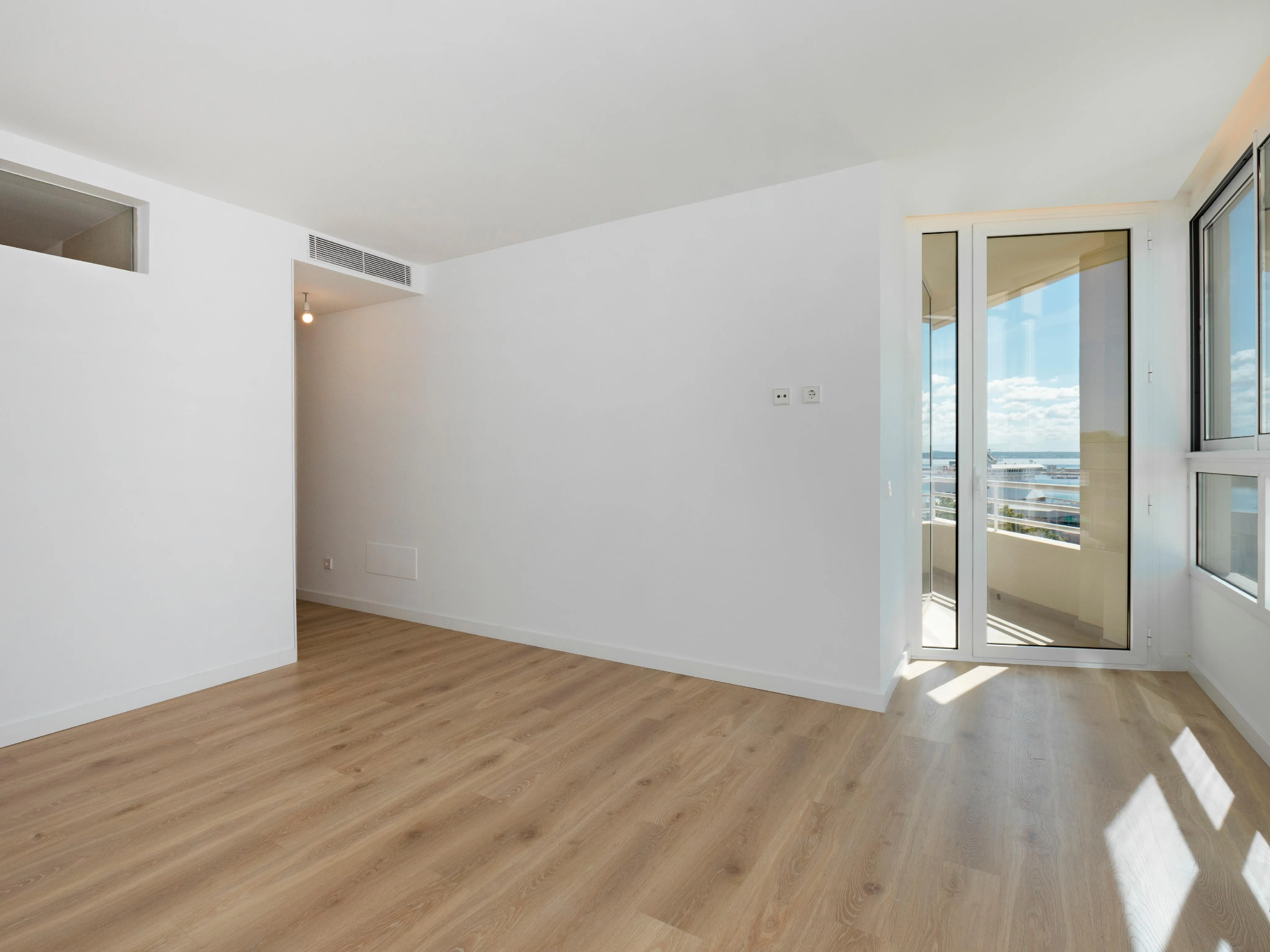 Luminoso y amplio apartamento reformado-14