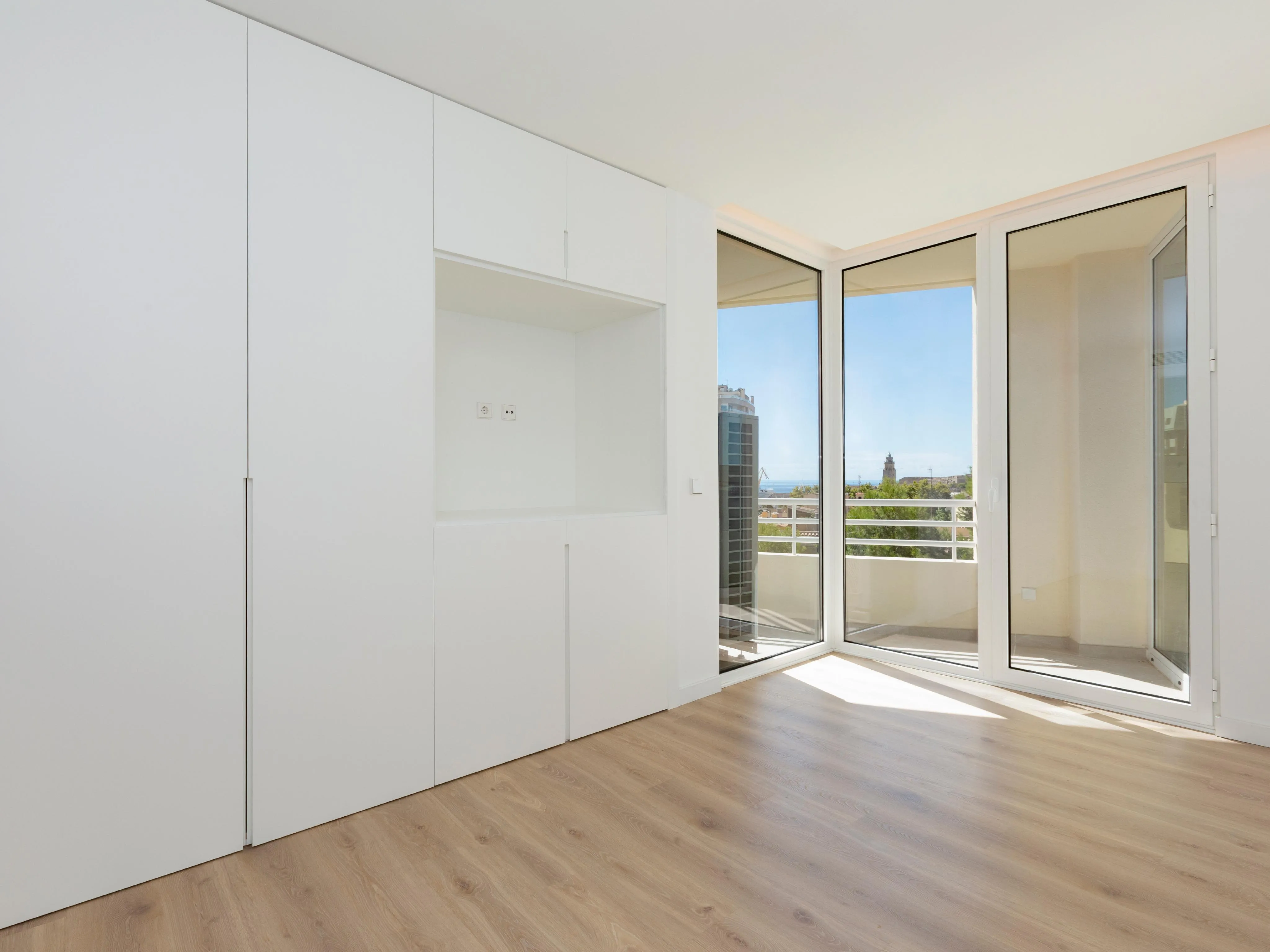 Bright and spacious renovated apartment-12