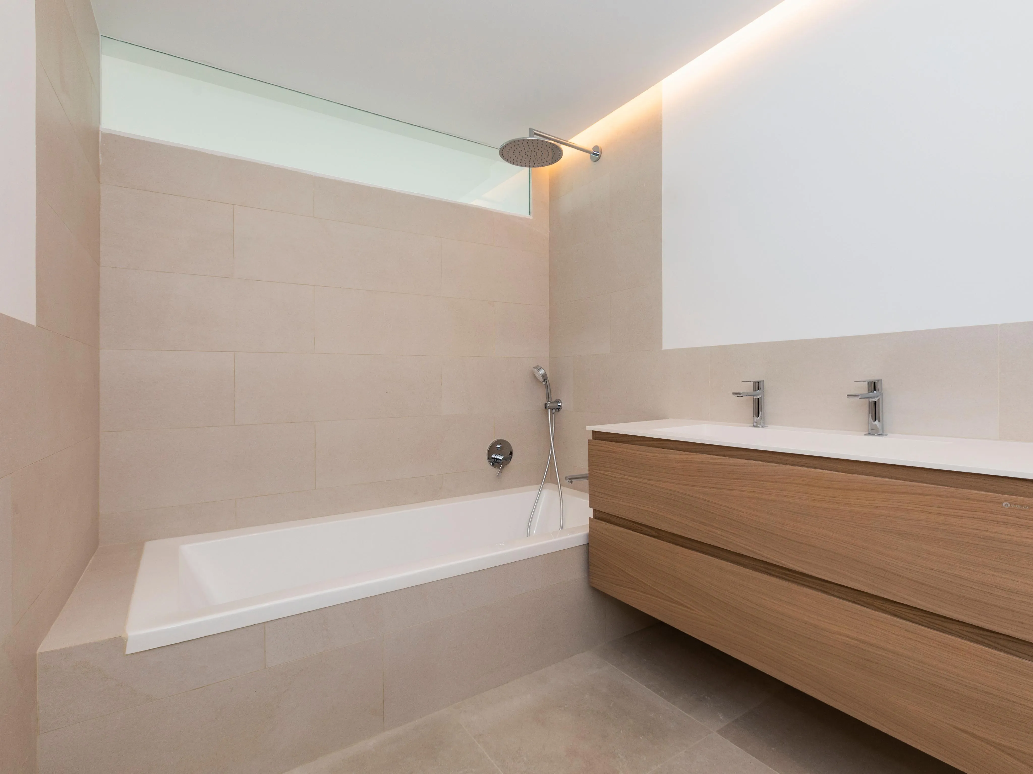 Bright and spacious renovated apartment-13