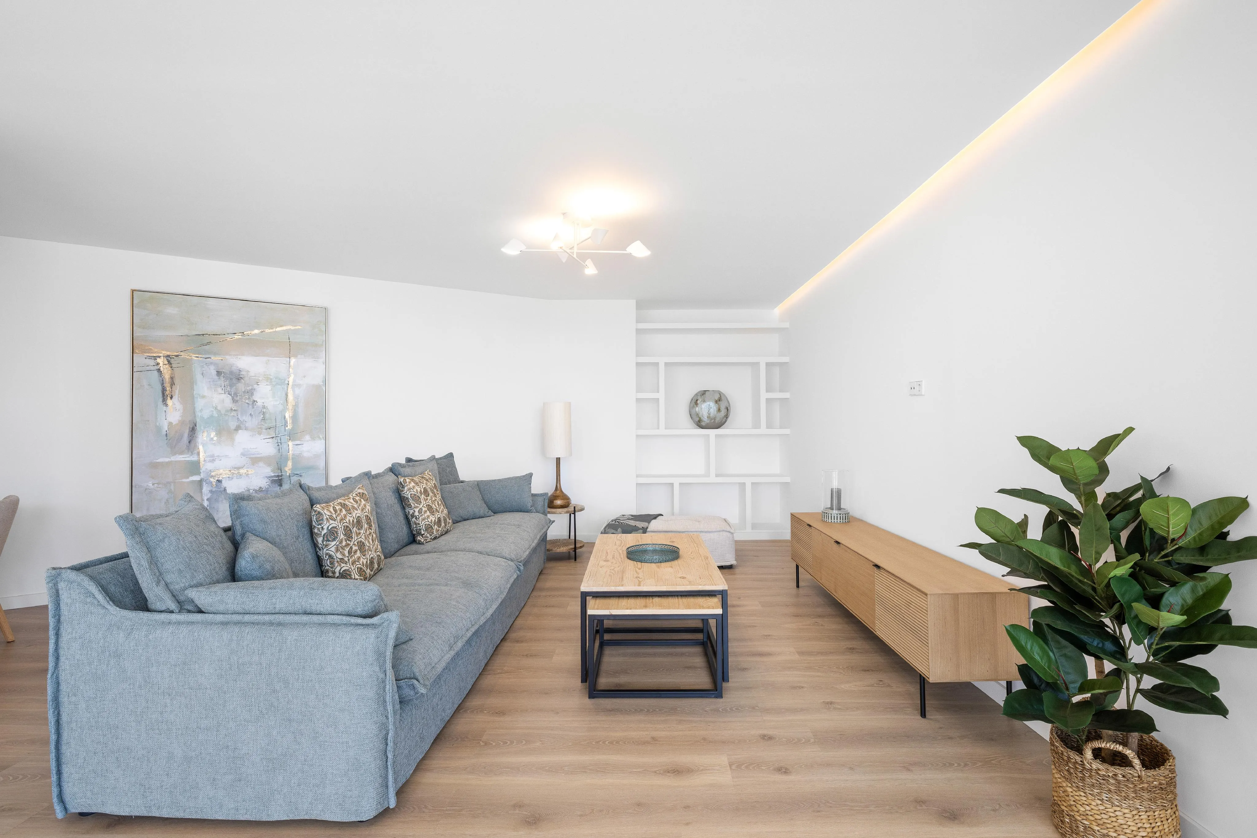 Bright and spacious renovated apartment-5