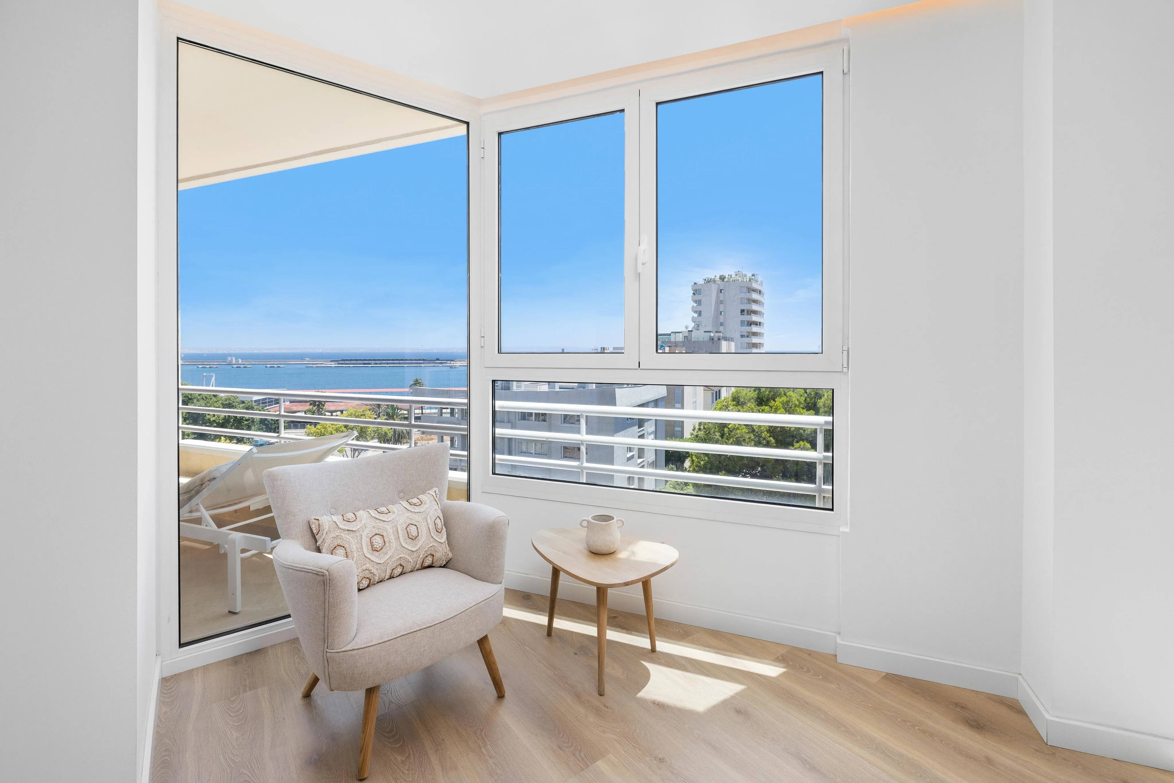 Bright and spacious renovated apartment-7